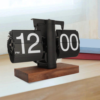 A Flipping Clock with Page Turning Automatically